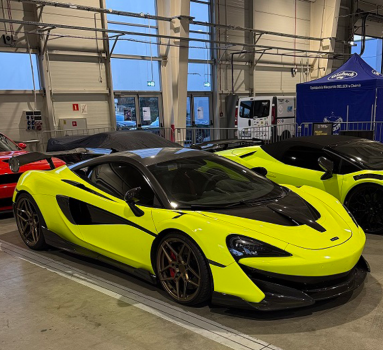Supercar Taxi - Przejedź się Lamborghini, Ferrari, McLaren! Wesprzyj zbiórkę na karetkę dla dzieci!